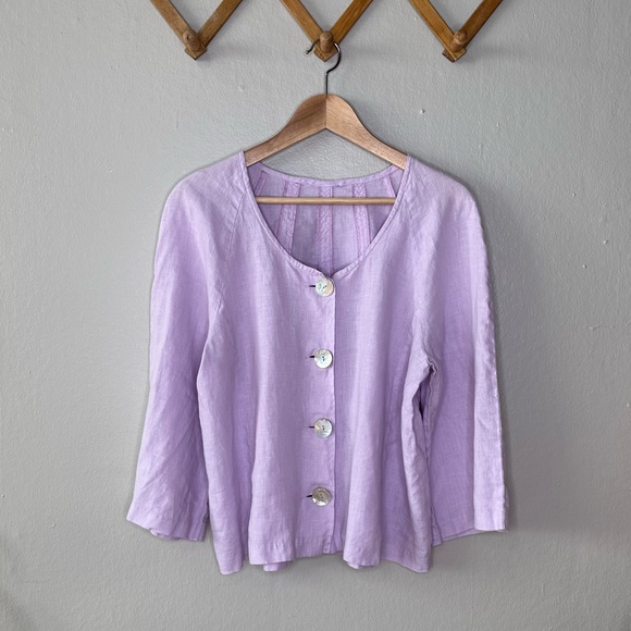 Vintage lavender linen button up summer top with large abalone shell buttons - Picture 5 of 7